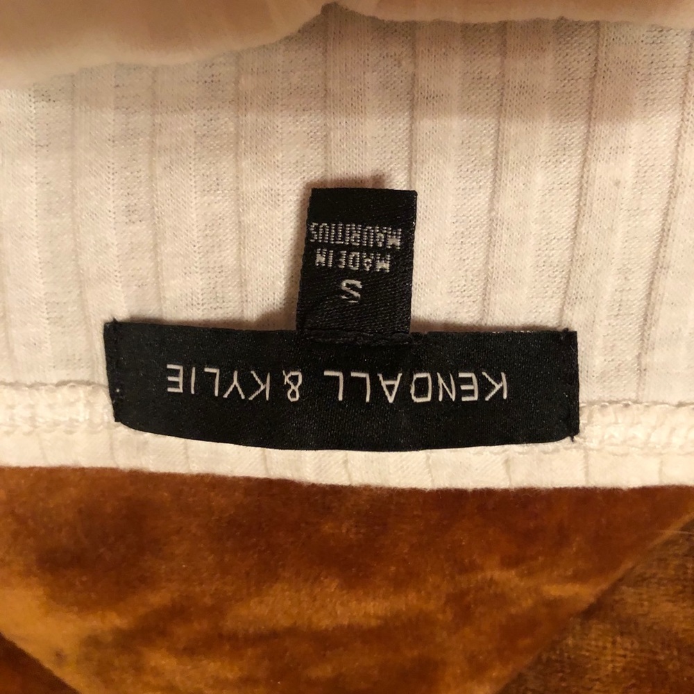 Top - Picture 2 of 2